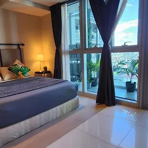 Apartment Spacious 7u Homey Unit Steps Away From Uptown Mall And Mitsukoshi Mall Free Parking With Washer, Manila