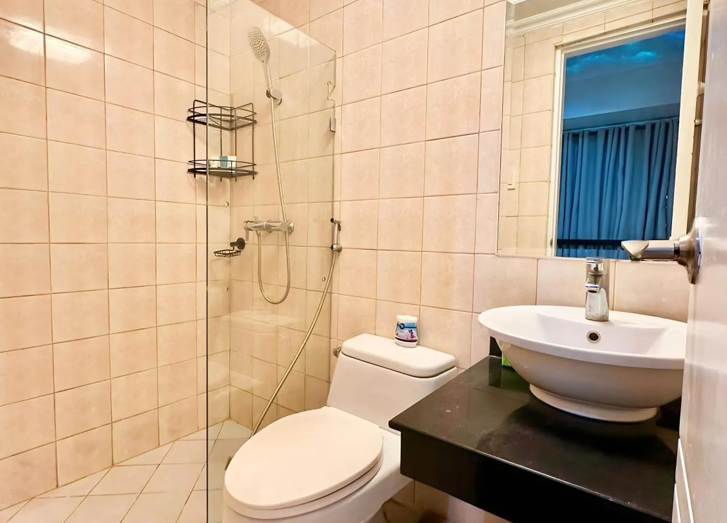 ***** Hotel Affordable Staycation Airbnb Bgc Makati City Philippines
